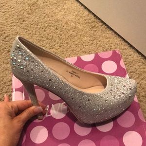 8.5CRYSTAL HEELS SILVER